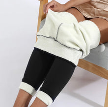 Load image into Gallery viewer, Black Cozy Warm legging
